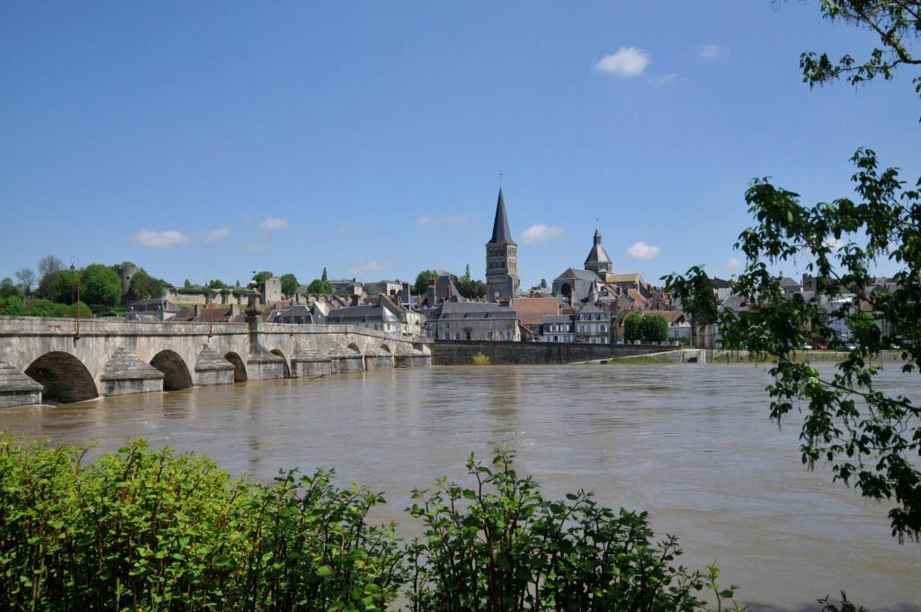 Le Passage Apartman La Charité-sur-Loire Szoba fotó